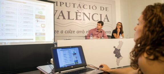 Iván Martí y Maria Josep Amigó durante la presentación de la nueva web.  Abulaila