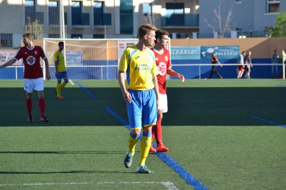 Jordi, el jugador del Club Deportivo Dénia que fue expulsado ante L'Alcúdia. :: J. Zamora