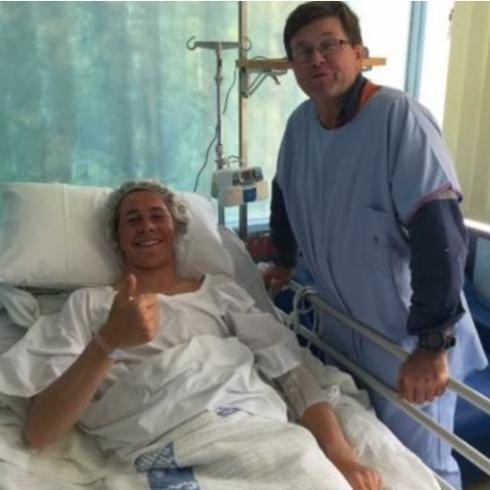 Un surfista sobrevive al ataque de un gran tiburón blanco