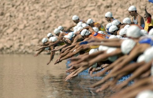 Participantes de un triatlón, en una imagen de archivo. :: j. pedrosa