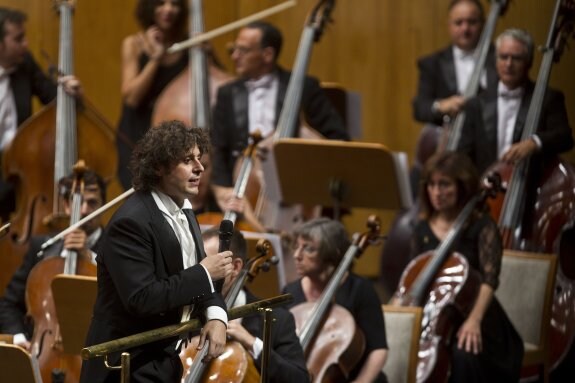 Cristóbal Soler dirige la Orquesta Sinfónica de Radio Televisión Española. :: Javier Cotera 