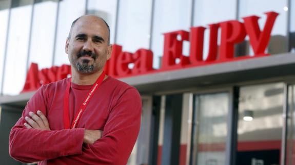 David Rodríguez, antes de comenzar la asamblea. 