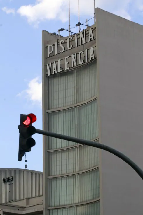 Fachada de la Piscina Valencia. :: j. j. monzó