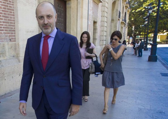 David Serra, en las proximidades del Tribunal Superior de Justicia. :: damián torres