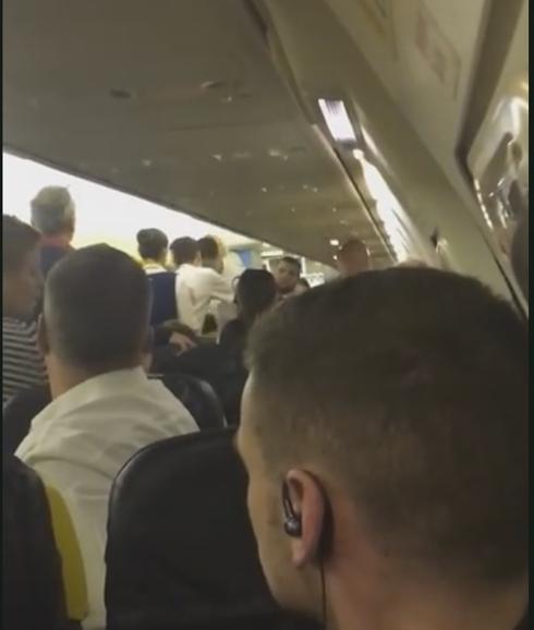 Un vuelo de Ryanair desviado por una violenta pelea entre pasajeros