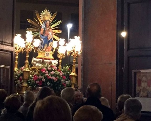 Un momento de la procesión de la Virgen del Patrocinio. :: lp