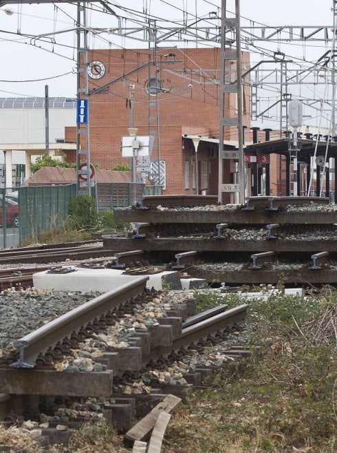 Obras del tercer carril en Puçol. :: damián torres