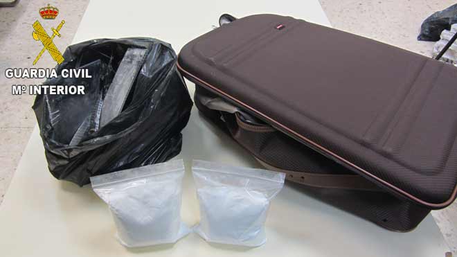 Detenido en el aeropuerto de Valencia con 1,5 kilos de cocaína escondidos en una maleta