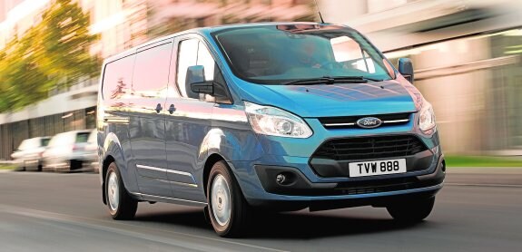 Los furgones Transit y Tourneo son los últimos en recibir cambios en la gama comercial de Ford.