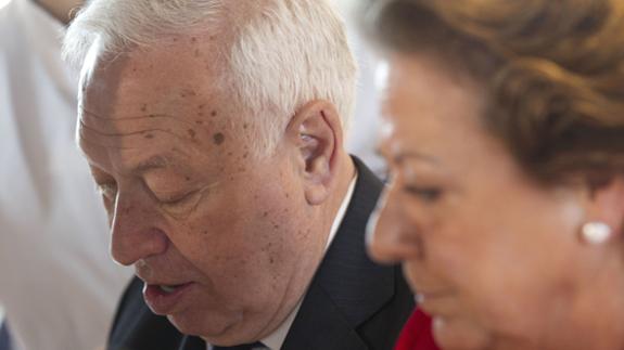 Margallo y Barberá, en un acto en mayo de 2015.