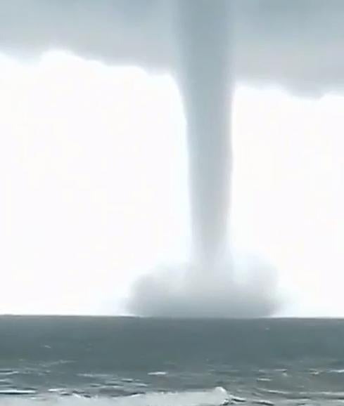 Vídeo del tornado que se ha formado frente a Sueca (2 minutos y 12 segundos).