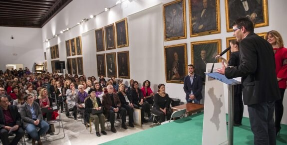 El presidente de la Diputación de Valencia, Jorge Rodríguez, en la entrega de los primeros premios Celia Amorós.   Abulaila