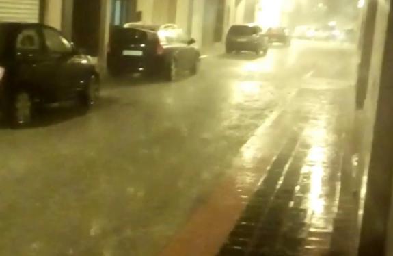 El temporal deja granizo y lluvias de 23 litros en sólo media hora y de 96 en todo el día