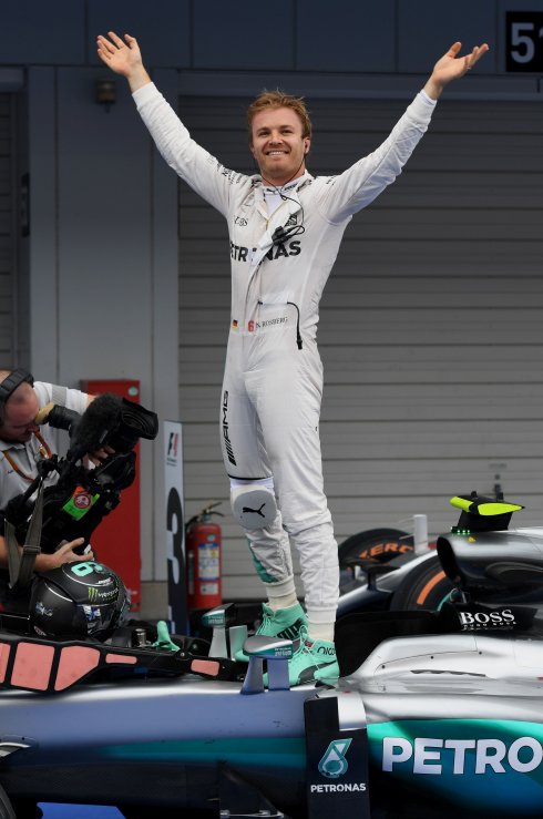 Nico Rosberg celebra su última victoria, en Japón, en octubre. :: AFP