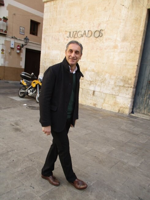 Parra, a su llegada a los juzgados de Xàtiva. :: J. A. Girbes