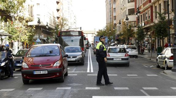 EU exige a Ribó que retire el doble sentido de la Avenida Barón de Cárcer tras varios atropellos