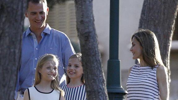 Posado de la Familia Real en el Palacio de Marivent, durante sus pasadas vacaciones en Palma.