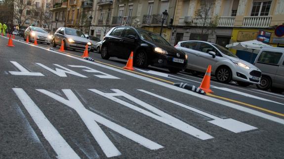 El Ayuntamiento de Valencia segrega el carril bus de Centelles y Maties Perelló