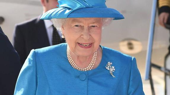 La reina Isabel se toma un respiro a los 90