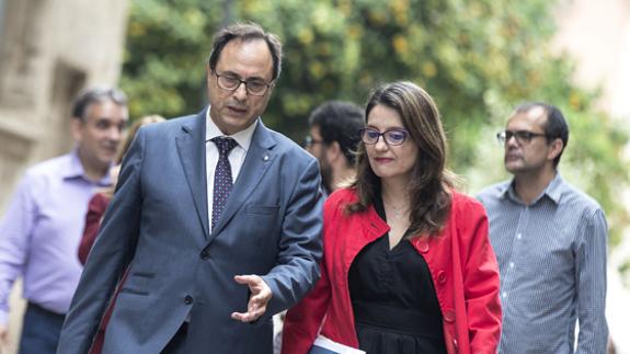 El conseller de Hacienda, Vicent Soler, y la vicepresidenta, Mónica Oltra.