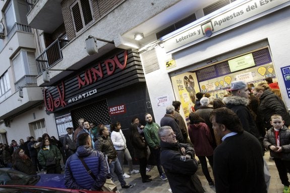 Colas en las administraciones de la Comunitat. :: i. marsilla