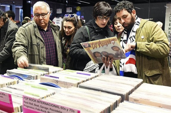 Las tiendas de vinilos han recuperado la vida. :: efe