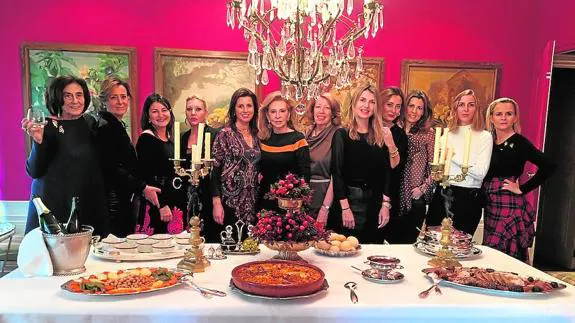 Charo Font de Mora, Tatiana Monsonís, Angela Pla, Ana Chanzá, Judith Valiente, Mayrén Beneyto, Mayre Girona, Elena Meléndez, Lola Narváez, María Cosín, Maite Sebastiá y Eva Marcellán.