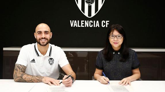 El Valencia hace oficial el fichaje de Zaza