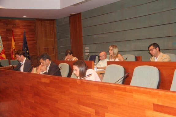 Imagen de archivo de los ediles socialistas en un pleno en Torrent. :: lp