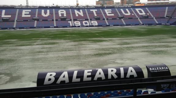 Una tormenta impide entrenar al Levante UD y deja el estadio granizado