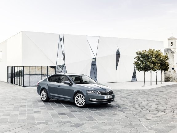 El frontal del nuevo Octavia es más dinámico, lo que completa un conjunto de calidad.