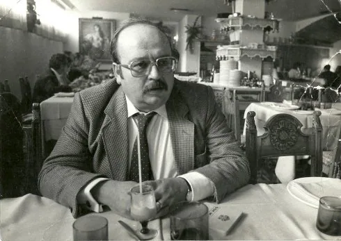 Vázquez Montalbán, en el restaurante valenciano Les Graelles, en una imagen de 1993.