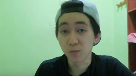Denuncian a un 'youtuber' español que dio 'Oreo' con pasta de dientes a un vagabundo