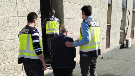 Detenido por agredir a su expareja y rajar la cara al hombre que estaba con ella