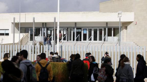 El alumnos que acuchilló a 5 compañeros en Villena comparece ante el Fiscal de Menores