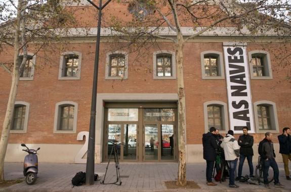 Fachada de la Fundación Las Naves,antigua Fundación Inndea, donde hoy se ha personado la Unidad Central Operativa (UCO) de la Guardia Civil .