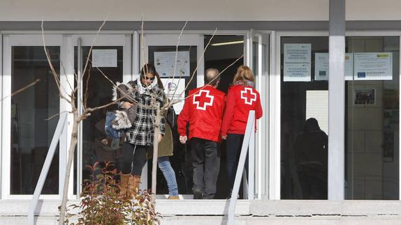 Fallece por enfermedad la madre del menor que apuñaló a sus compañeros en el instituto de Villena