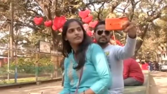 Agreden en la India a parejas que celebraban San Valentín