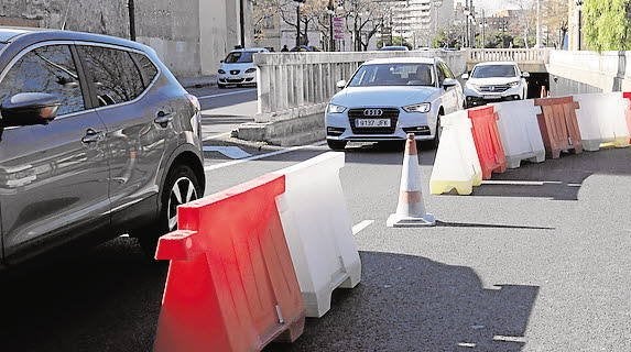 Obras del carril bici a la salida del túnel de la Petxina. :: I. MARSILLA