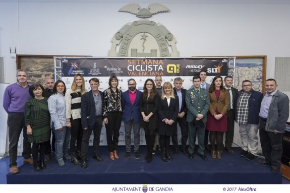 Organizadores, colaboradores y autoridades de la Setmana Ciclista. :: àlex oltra 