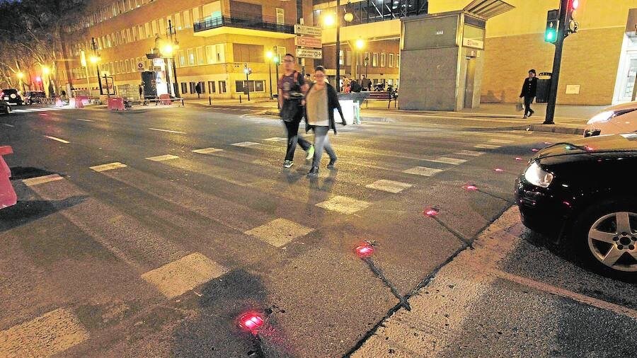 Los leds del cruce de Blasco Ibáñez, el lunes, reparados y todos encendidos.