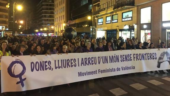 Multitudinaria manifestación del Día de la Mujer en Valencia