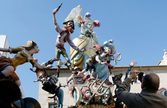 La falla del Pilar, una de especial protecciónr. EFE/ B. Canatelli
