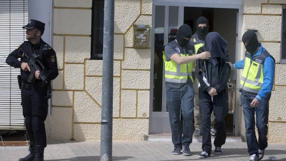 El supuesto yihadista detenido en Benetússer y su familia eran reservados y solitarios, según vecinos