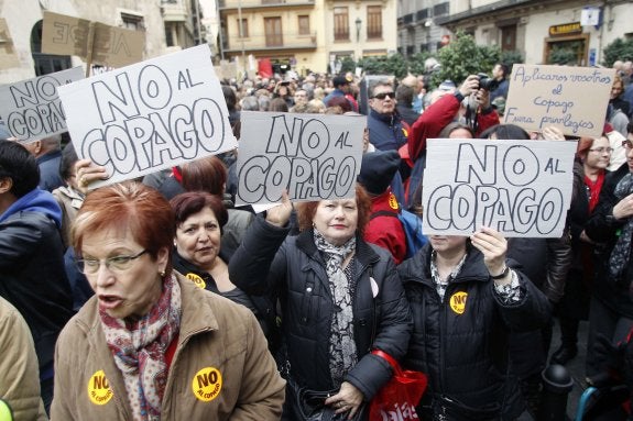 Protesta contra el copago, en una imagen de archivo. :: irene marsilla