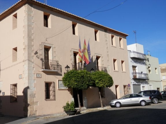 Fachada del Ayuntamiento de Benissa. :: R.gonzález