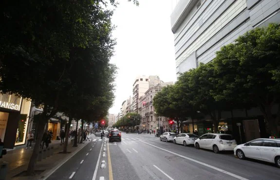 Imagen de la calle de Colón de Valencia. :: JUAN J.MONZO