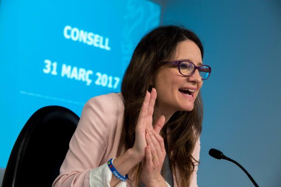 La vicepresidenta del Consell, Mónica Oltra, en su comparecencia de ayer. :: EFE/Gustavo Grillo