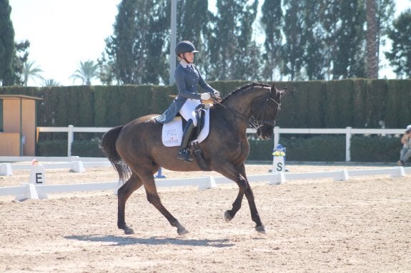 Lucy Walker: «En la hípica competimos en igualdad con los chicos»
