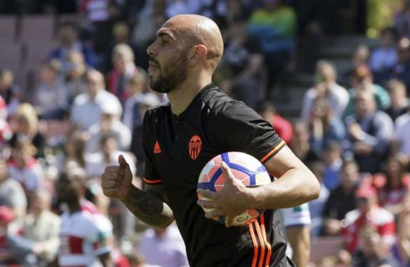 Simone Zaza celebra uno de los dos goles marcados ante el Granada.